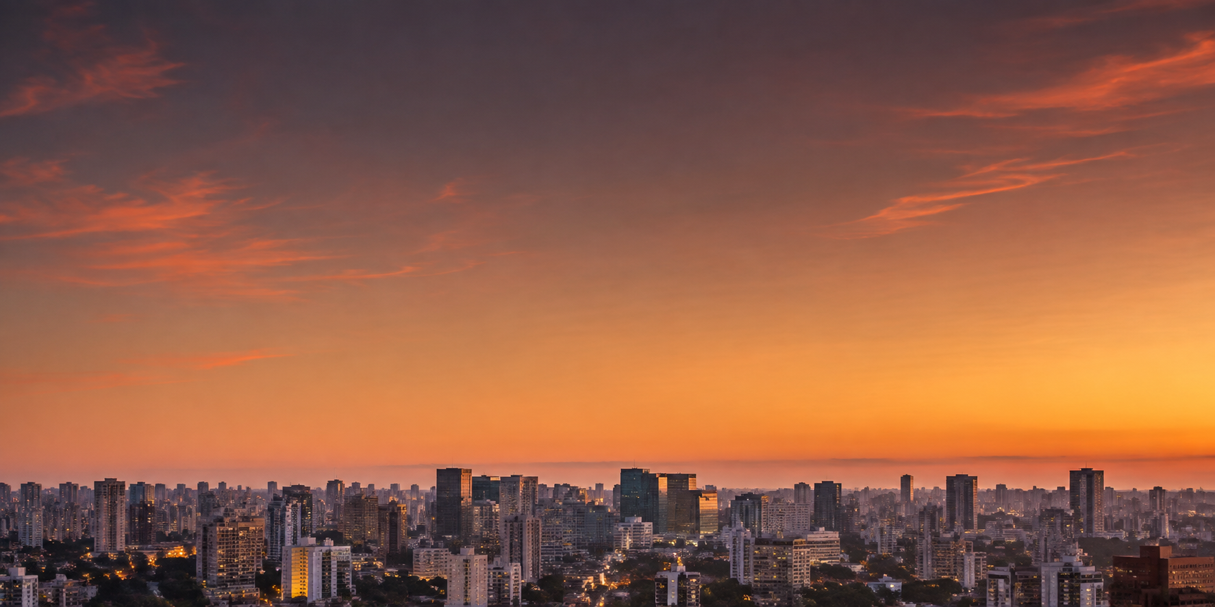 Céu ao pôr do sol sobre uma cidade brasileira